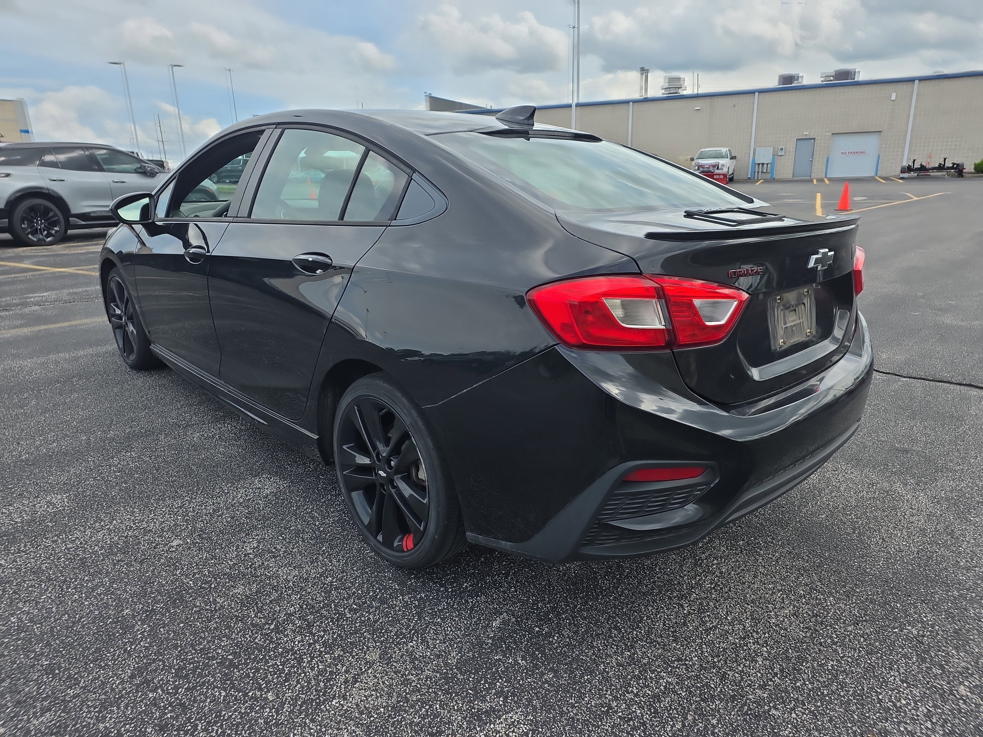 Used 2018 Chevrolet Cruze LT w/ Sun And Sound Package FWD image 5