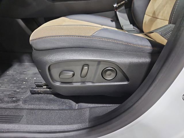 Used 2025 Chevrolet Equinox ACTIV w/ Safety and Technology Package image 30