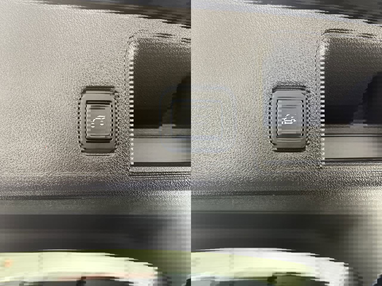 Certified 2024 GMC Terrain SLT image 31