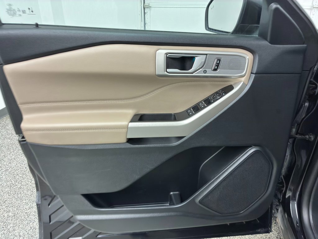 Used 2023 Ford Explorer Limited image 17