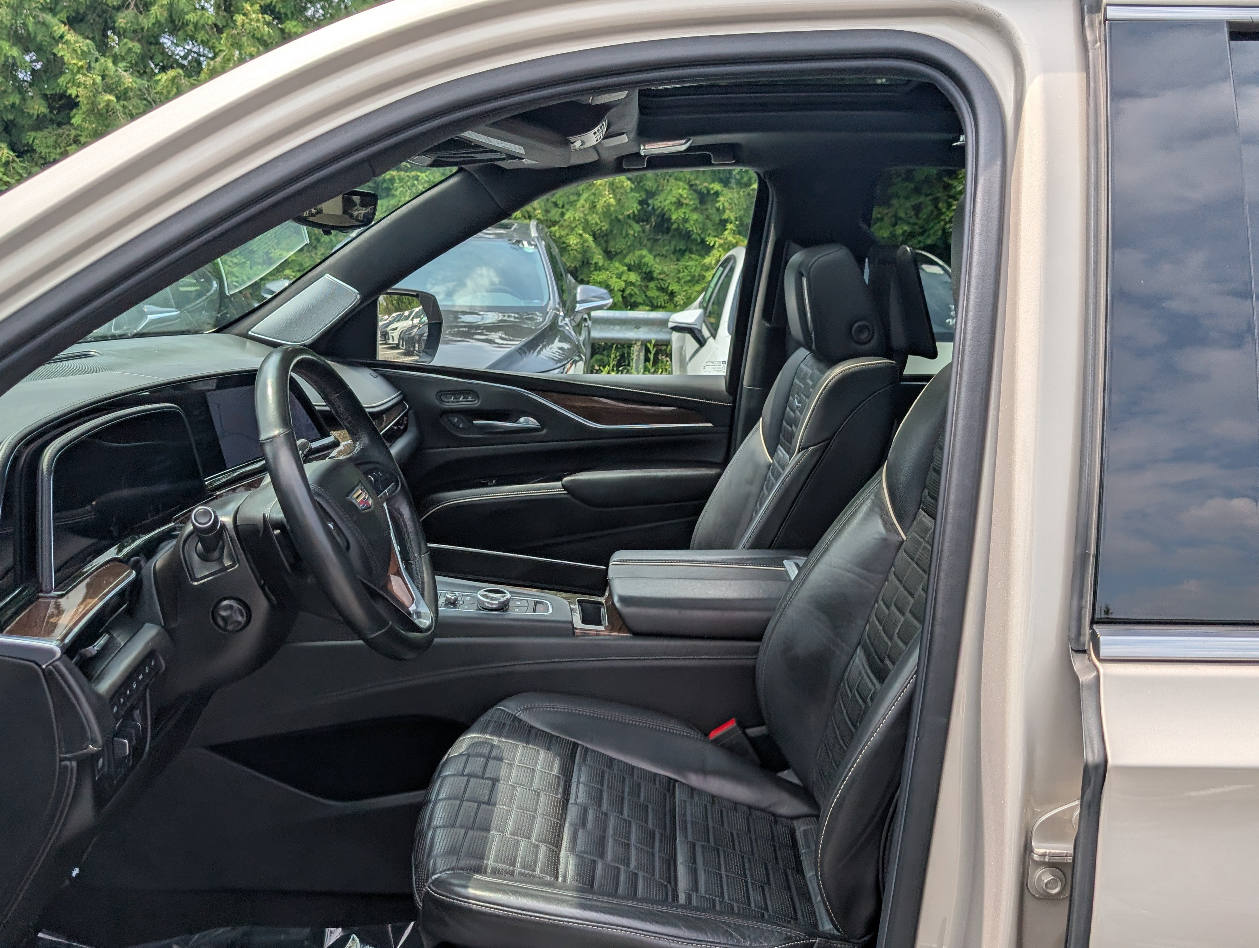 Used 2021 Cadillac Escalade ESV Premium Luxury Platinum AWD/4WD image 20