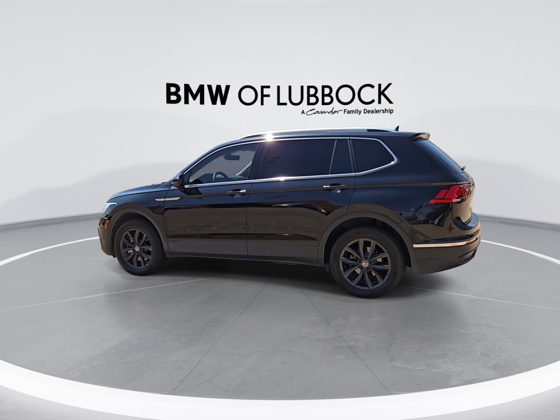 Used 2024 Volkswagen Tiguan SE AWD/4WD image 6