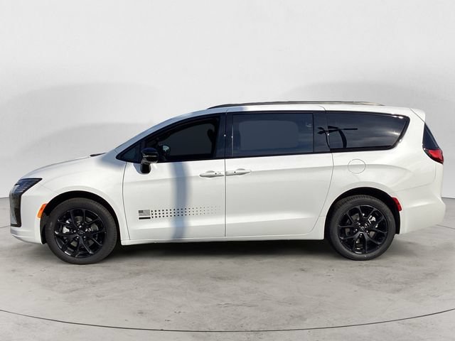 New 2027 Chrysler Pacifica Select AWD/4WD image 2