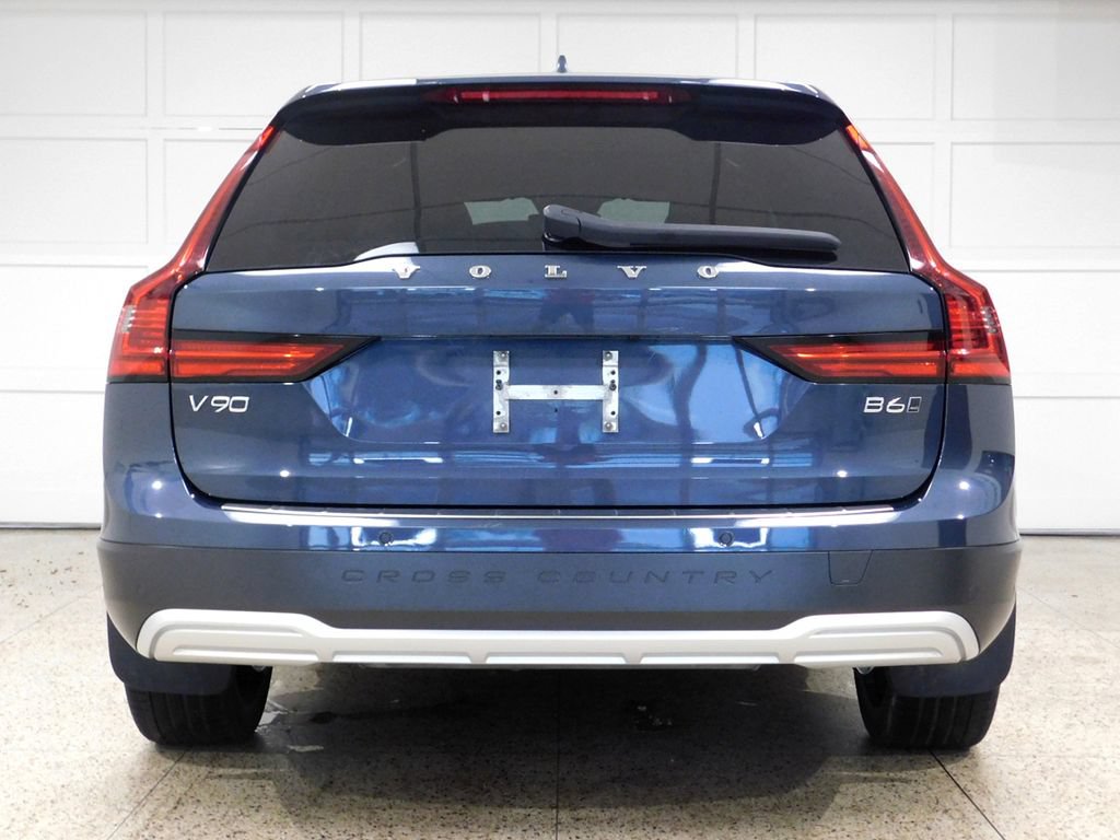 Used 2023 Volvo V90 B6 Cross Country Ultimate AWD/4WD image 5