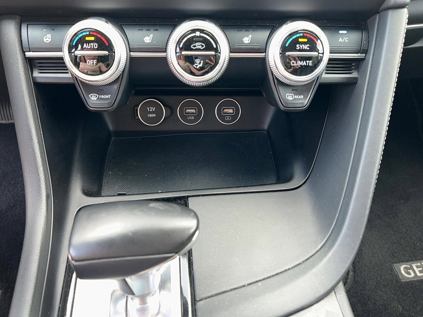 Used 2023 Genesis G70 2.0T AWD/4WD image 19