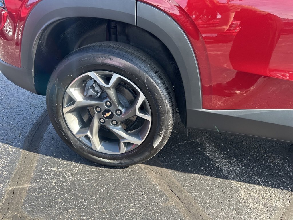 Used 2025 Chevrolet Trax LT w/ Driver Confidence Package image 25