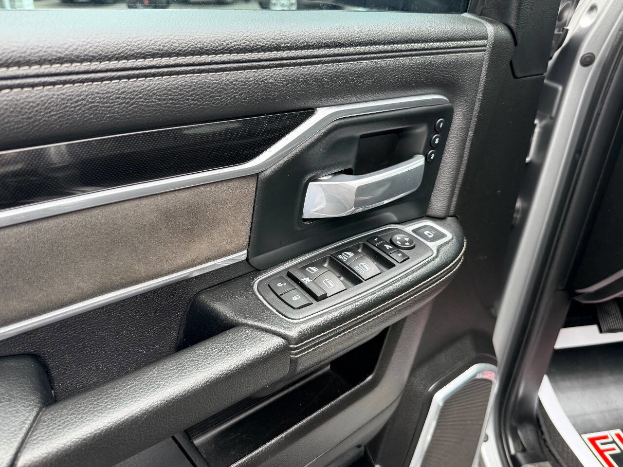 Used 2020 RAM 3500 Laramie AWD/4WD image 19