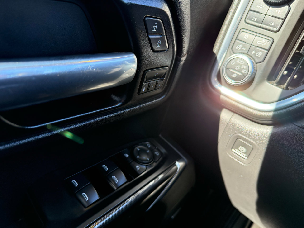 Used 2021 GMC Sierra 1500 AT4 w/ AT4 Value Package image 32