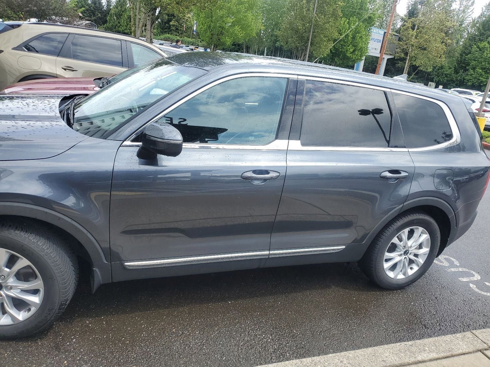 Used 2020 Kia Telluride LX AWD/4WD image 3