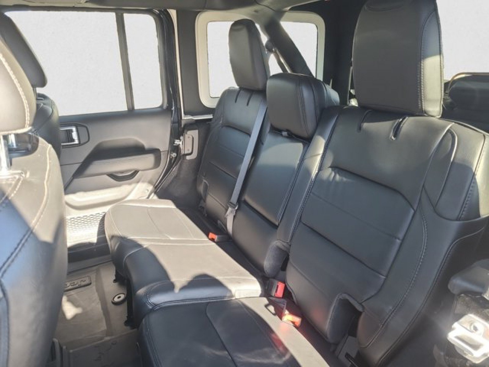 Used 2023 Jeep Wrangler Unlimited Sahara AWD/4WD image 18