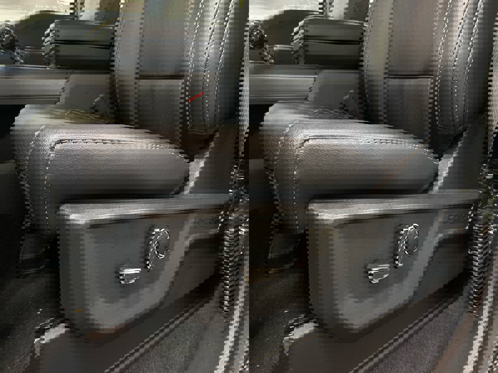 New 2026 Ford F150 Lariat w/ Equipment Group 502A High image 18