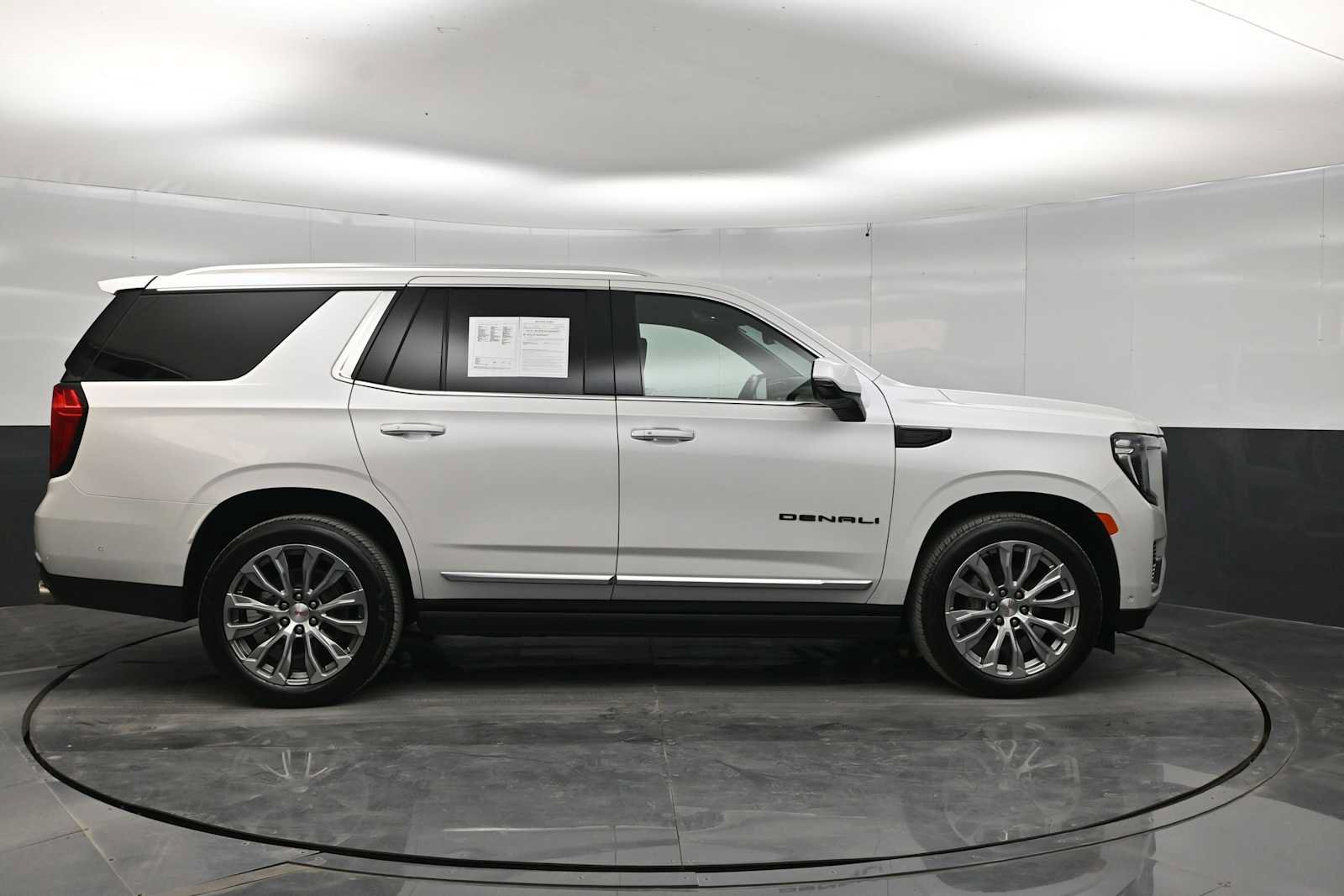 Used 2023 GMC Yukon Denali w/ Denali Reserve Package AWD/4WD image 9
