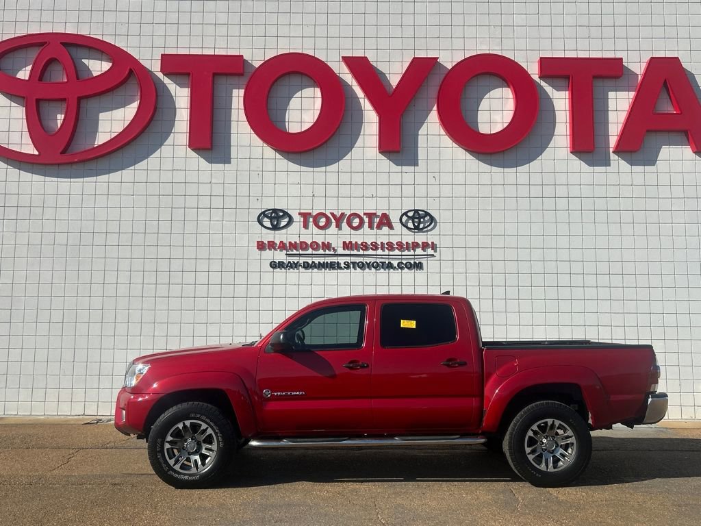 Used 2015 Toyota Tacoma 4x4 Double Cab w/ SR5 Package image 2