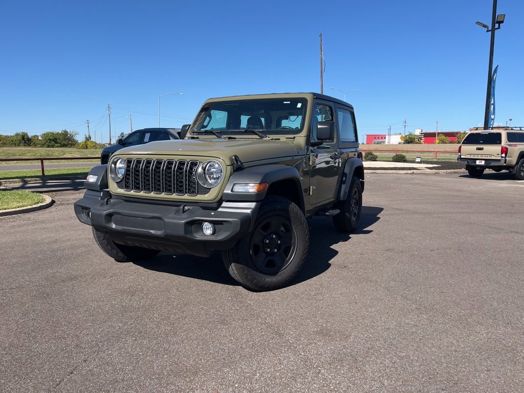 Used 2025 Jeep Wrangler Sport video 2