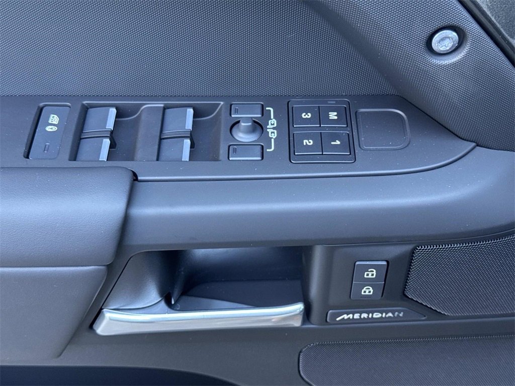 New 2025 Land Rover Defender 130 S image 28