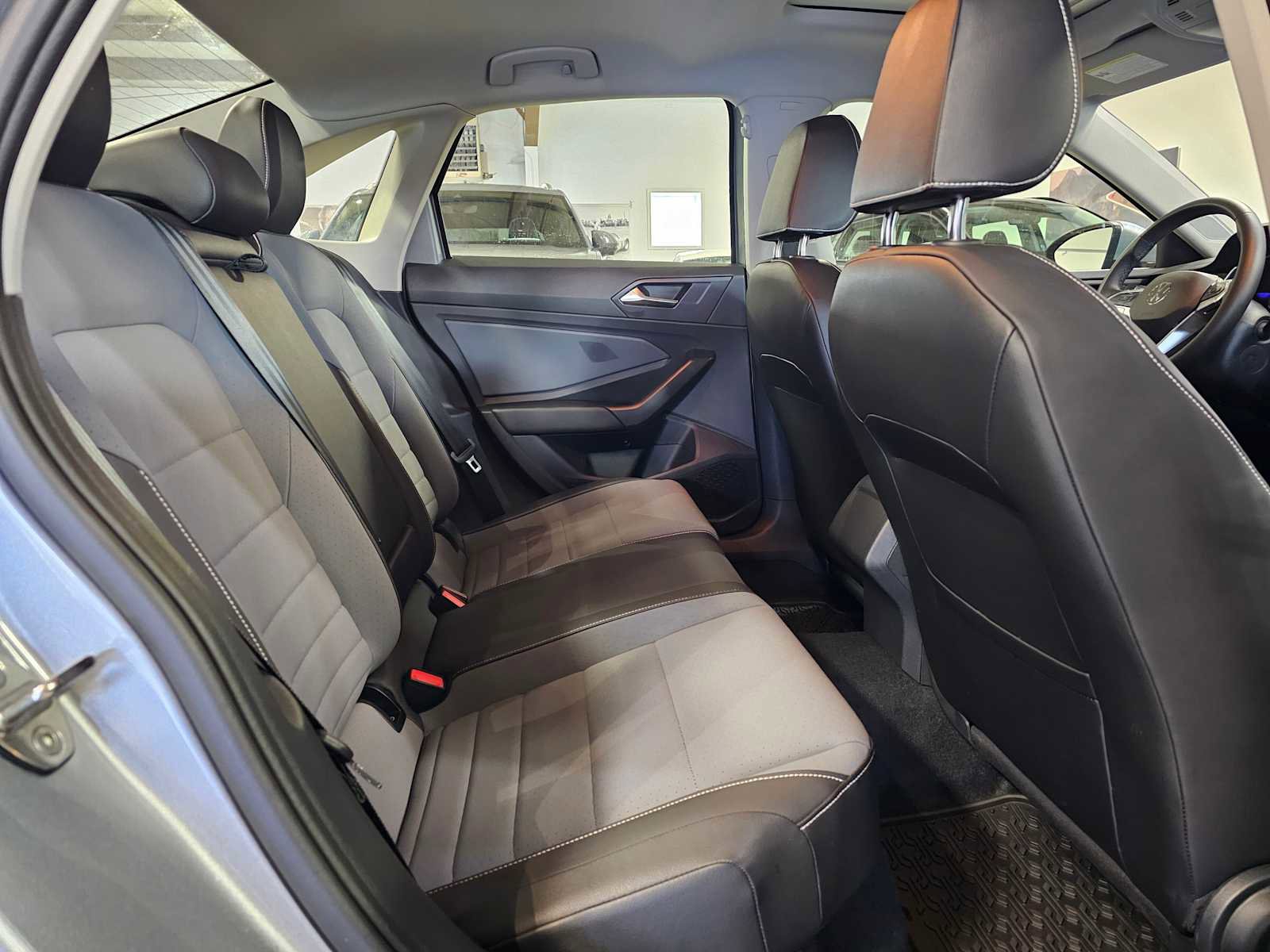 Certified 2025 Volkswagen Jetta SE image 12