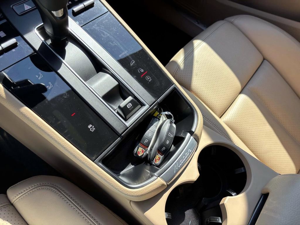 Certified 2022 Porsche Macan S image 34