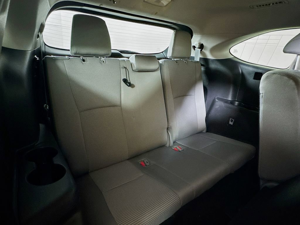 Used 2023 Toyota Highlander LE FWD image 32