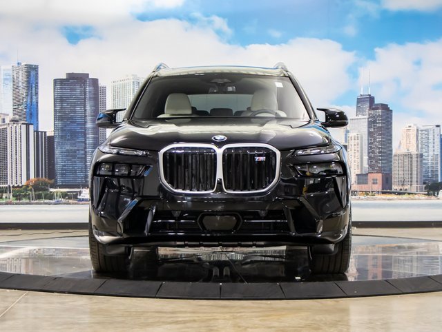 New 2026 BMW X7 M60i image 3