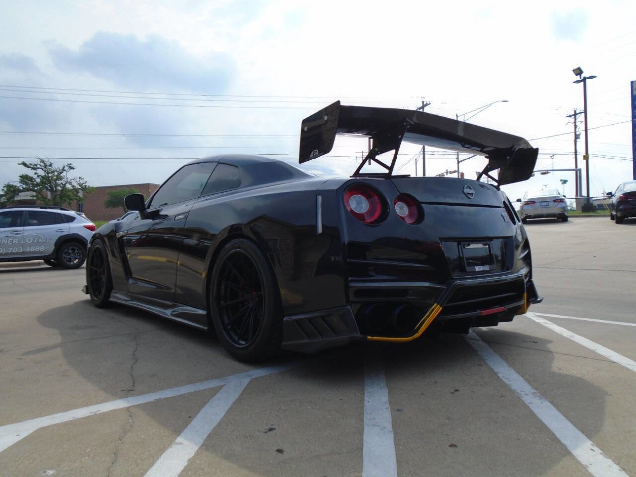 Used 2016 Nissan GT-R Premium AWD/4WD image 7