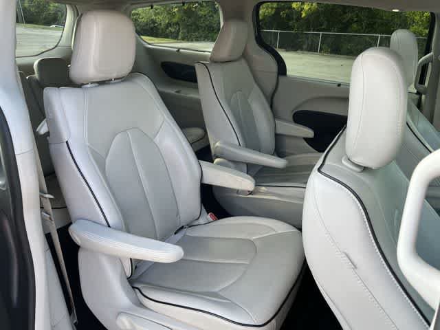 Used 2021 Chrysler Pacifica Limited FWD image 18