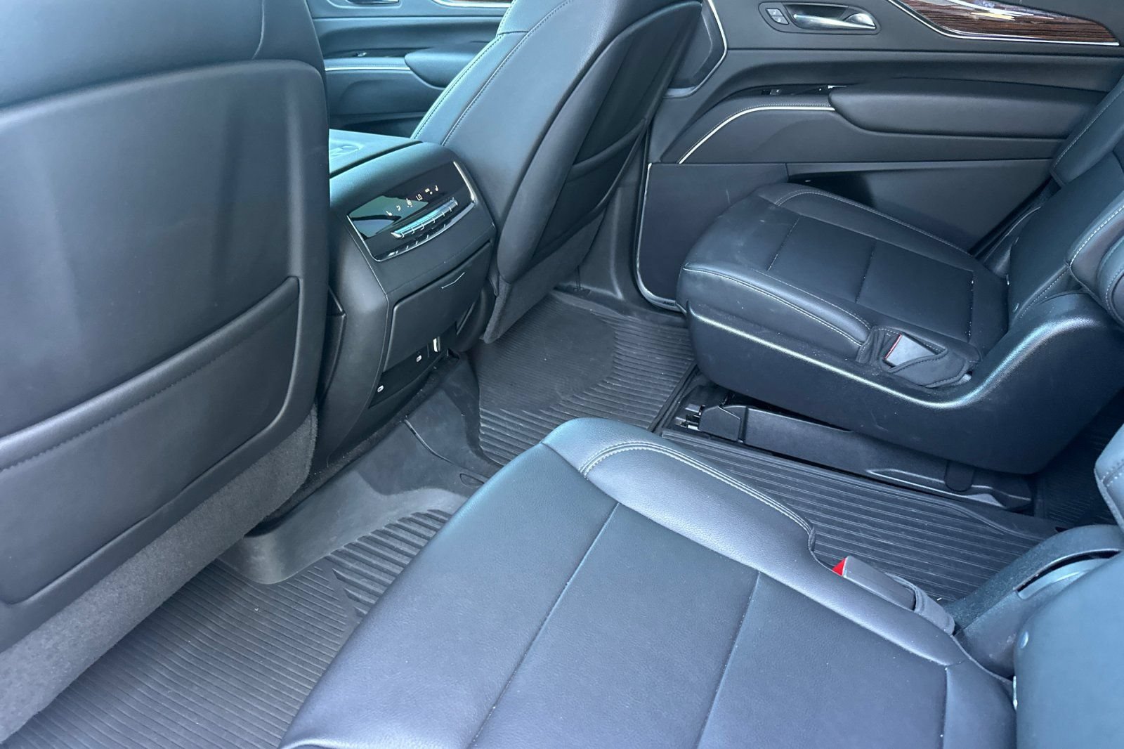 Used 2022 Cadillac Escalade Luxury AWD/4WD image 14