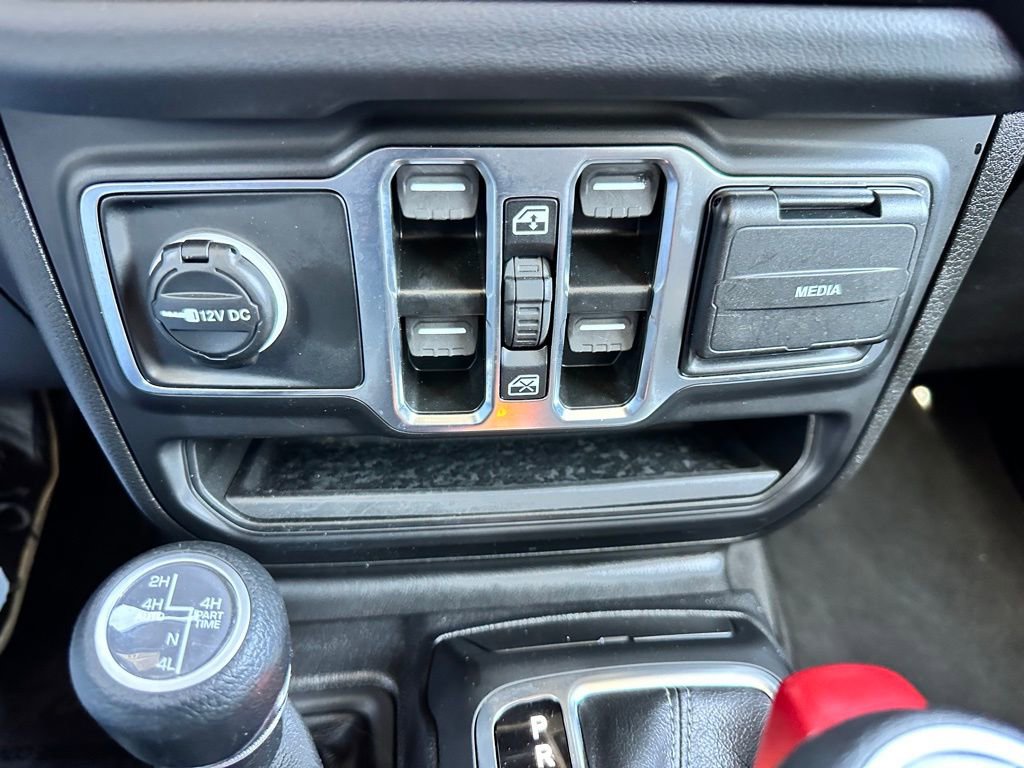 Used 2025 Jeep Wrangler Unlimited Sahara w/ Safety Group image 21