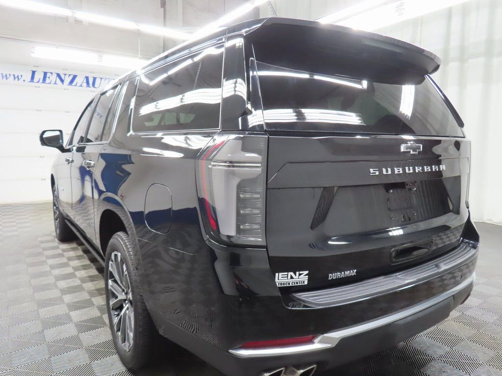 Used 2025 Chevrolet Suburban High Country AWD/4WD image 5