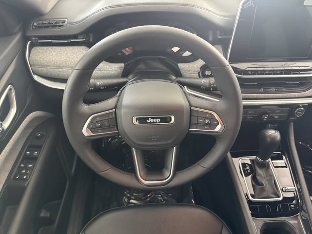 Used 2025 Jeep Compass Latitude AWD/4WD image 28