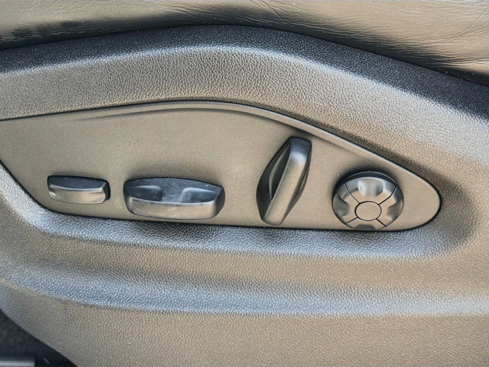 Used 2023 Porsche Cayenne AWD/4WD image 24