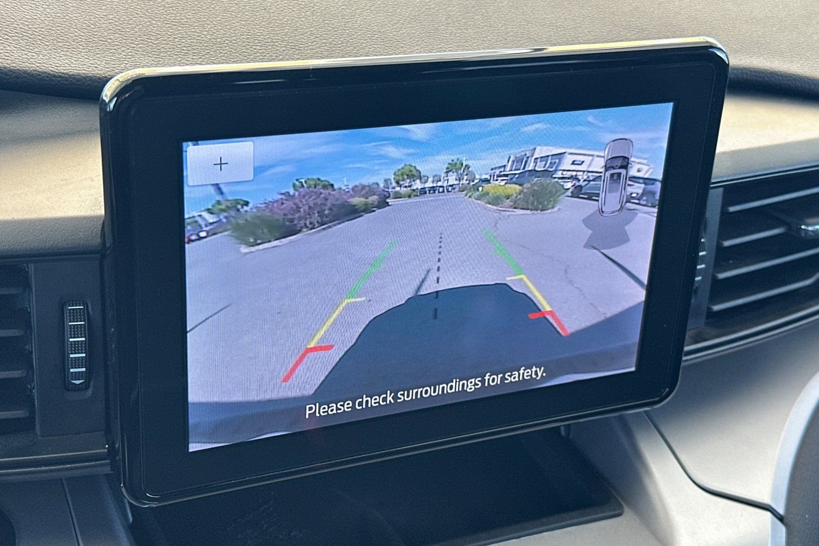 Used 2022 Ford Explorer XLT image 20