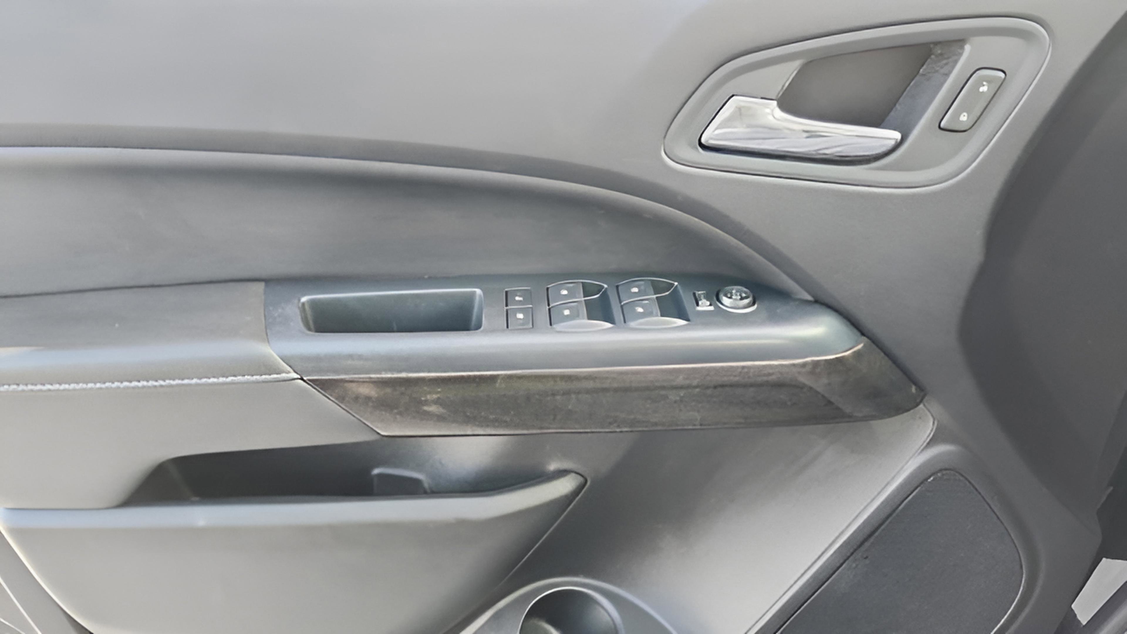 Used 2017 GMC Canyon SLE w/ Nightfall Edition image 30