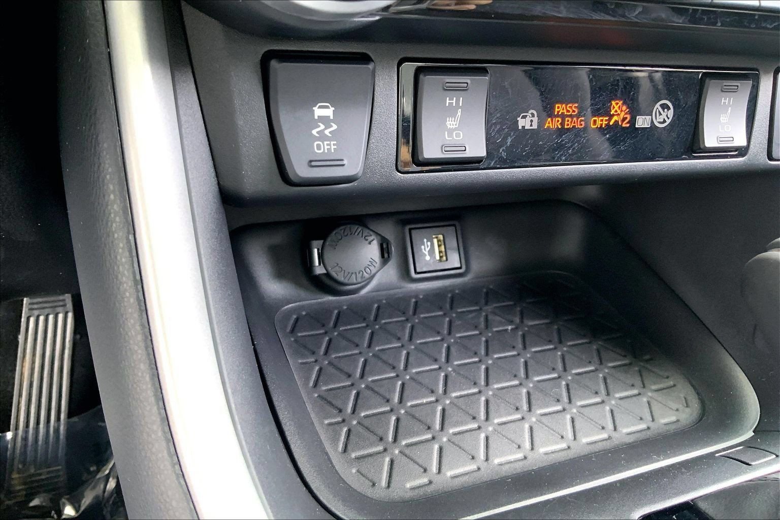 Used 2024 Toyota RAV4 XLE Premium w/ Weather Package AWD/4WD image 31