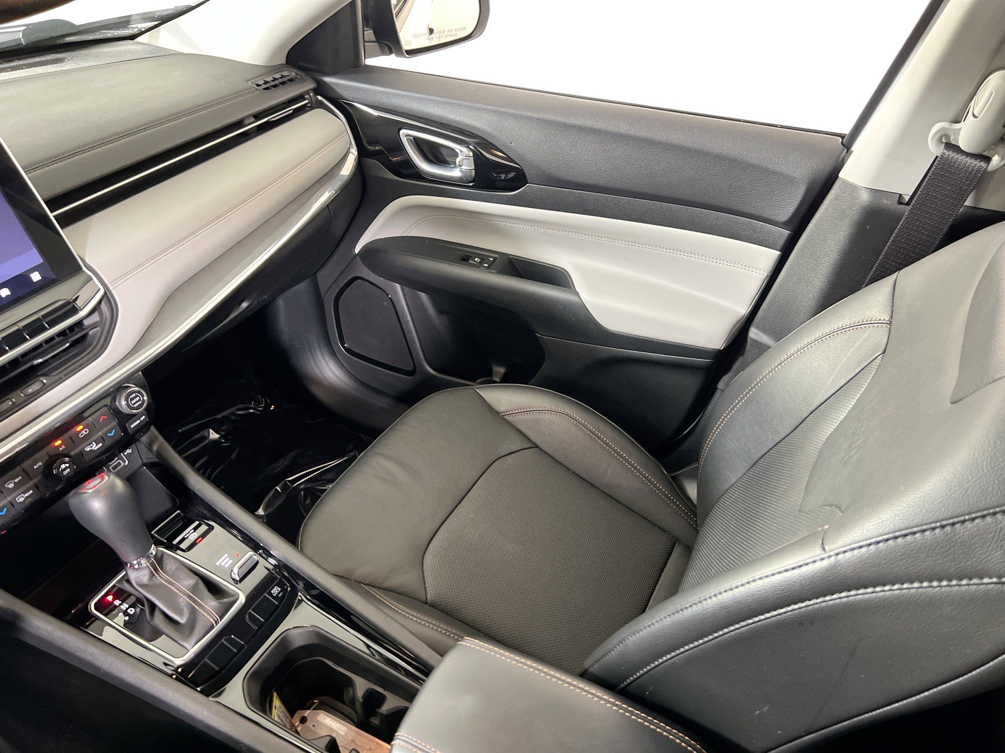 Used 2022 Jeep Compass Limited image 22