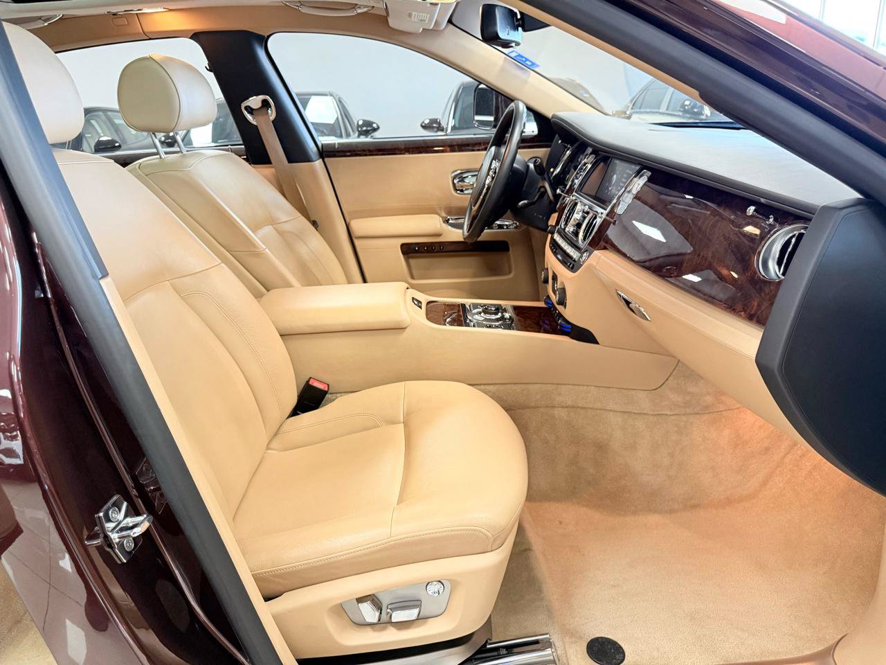 Used 2011 Rolls-Royce Ghost RWD image 21