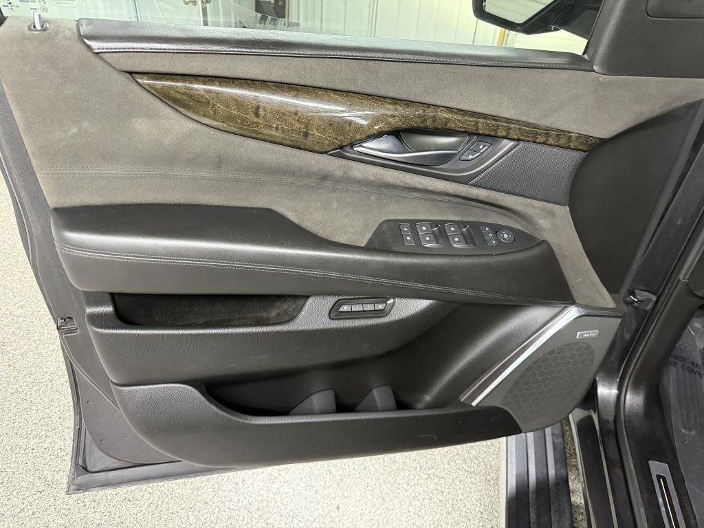 Used 2016 Cadillac Escalade ESV Platinum AWD/4WD image 23