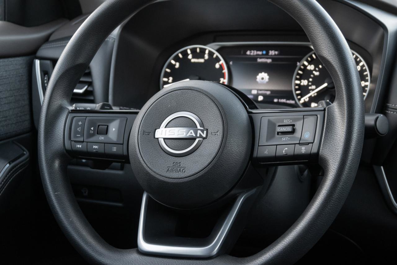 Used 2023 Nissan Rogue SV image 25