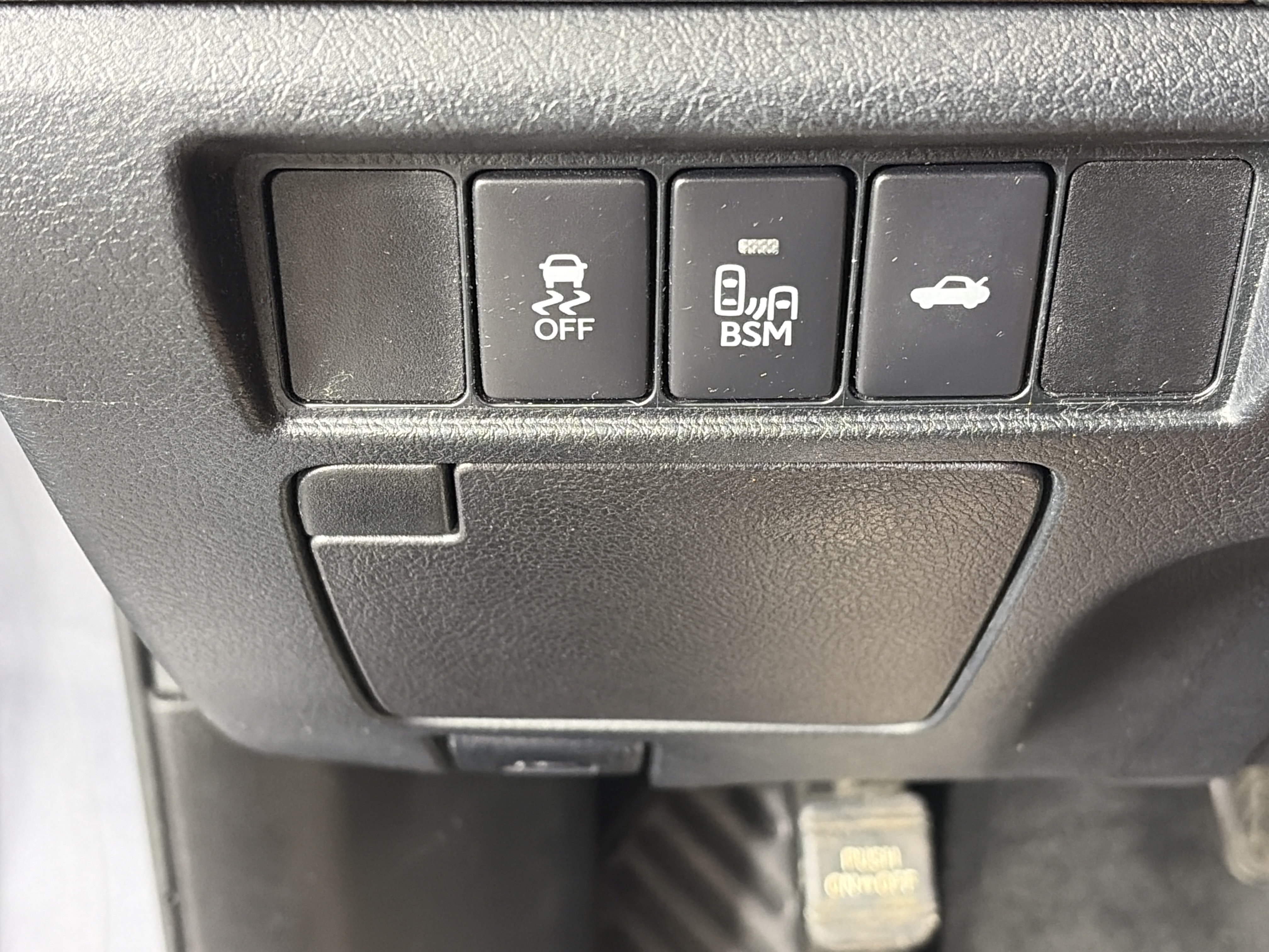 Used 2016 Toyota Avalon Touring FWD image 26