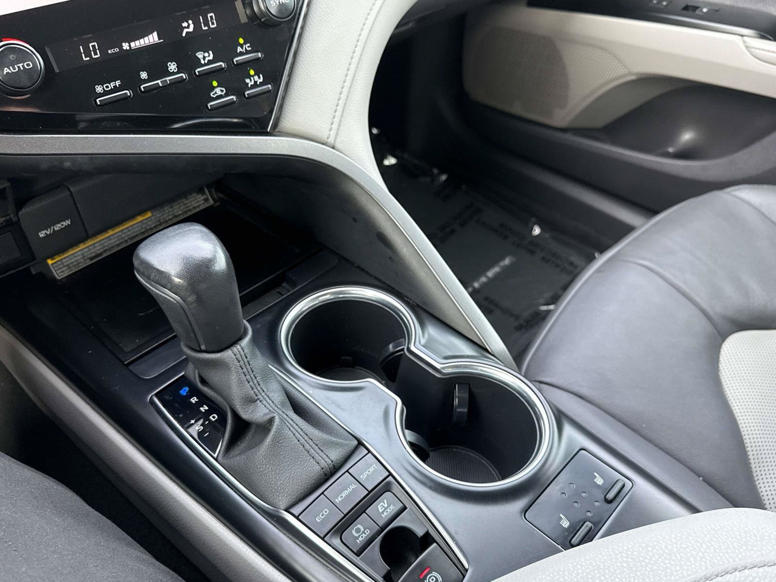 Used 2020 Toyota Camry XLE w/ Carpet Mat Package FWD image 20