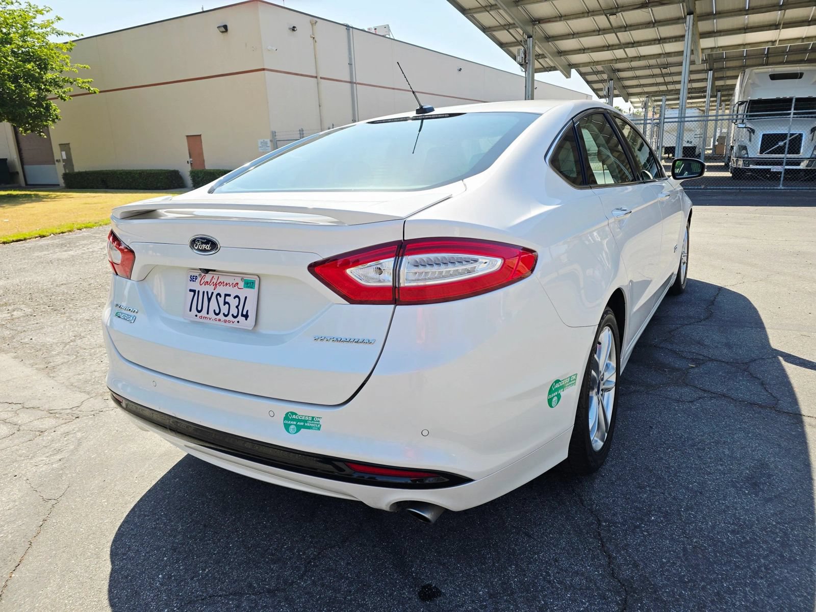 Used 2016 Ford Fusion Energi Titanium w/ Driver Assist Package FWD image 9