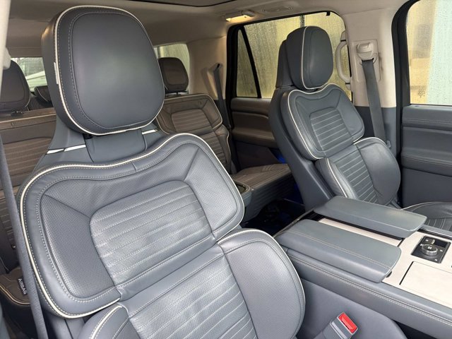 Used 2024 Lincoln Navigator L Black Label AWD/4WD image 19