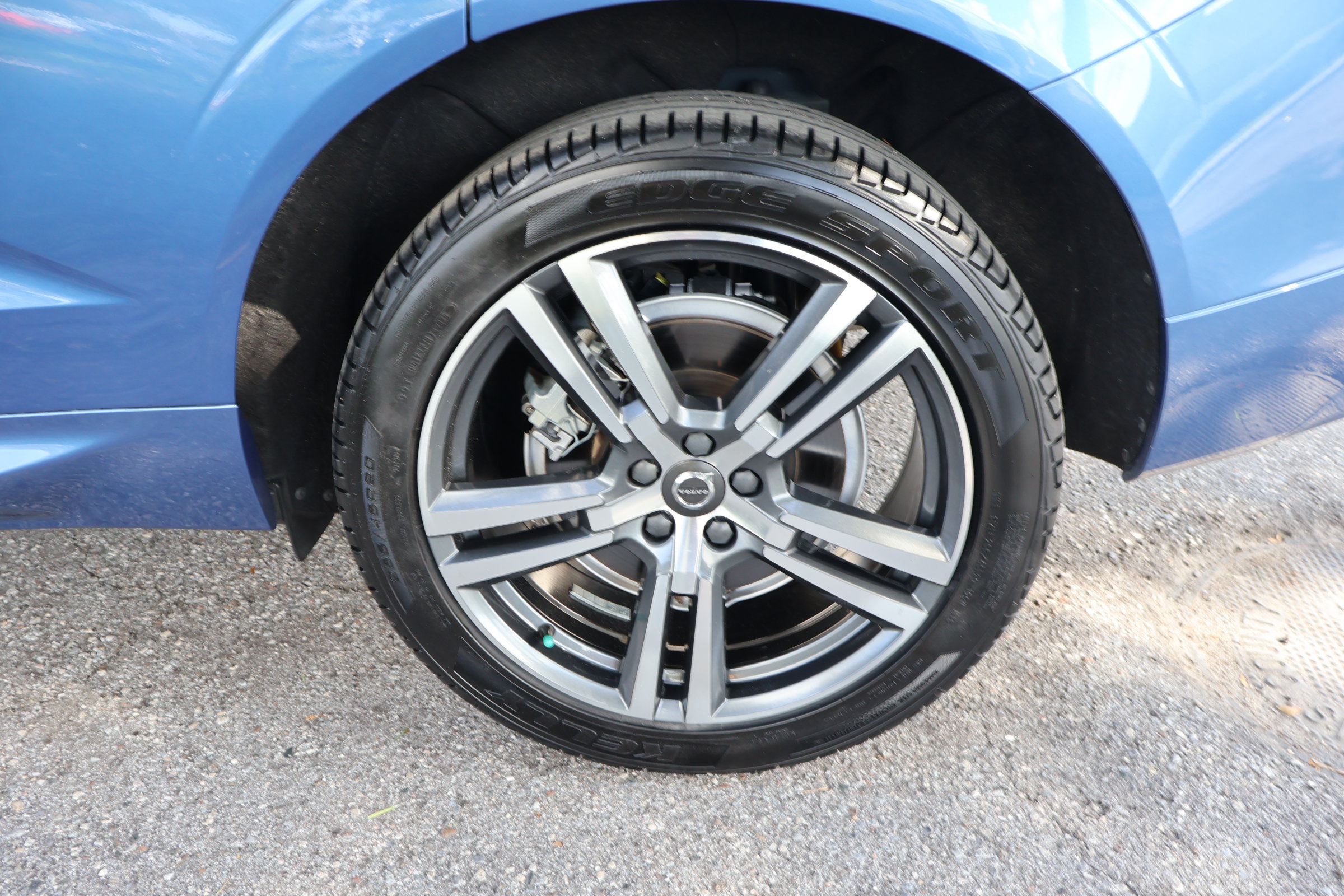 Used 2021 Volvo XC60 T6 R-Design w/ Advanced Package AWD/4WD image 13