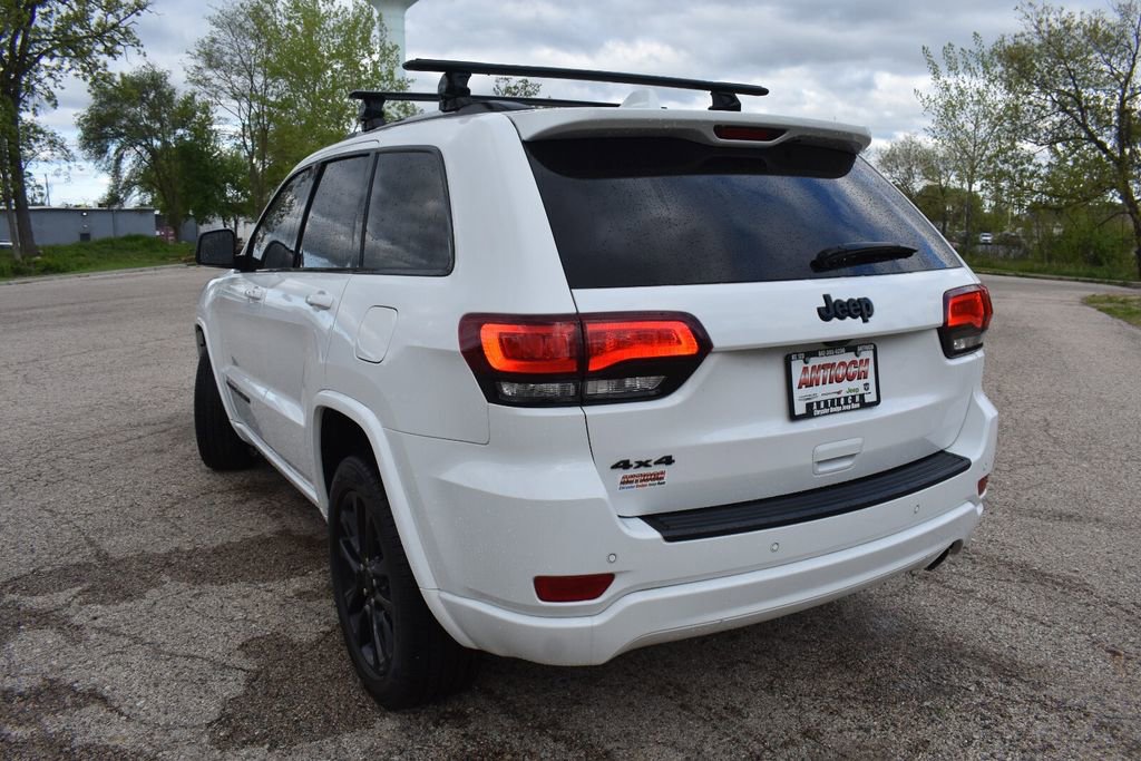Used 2022 Jeep Grand Cherokee Laredo X AWD/4WD image 5