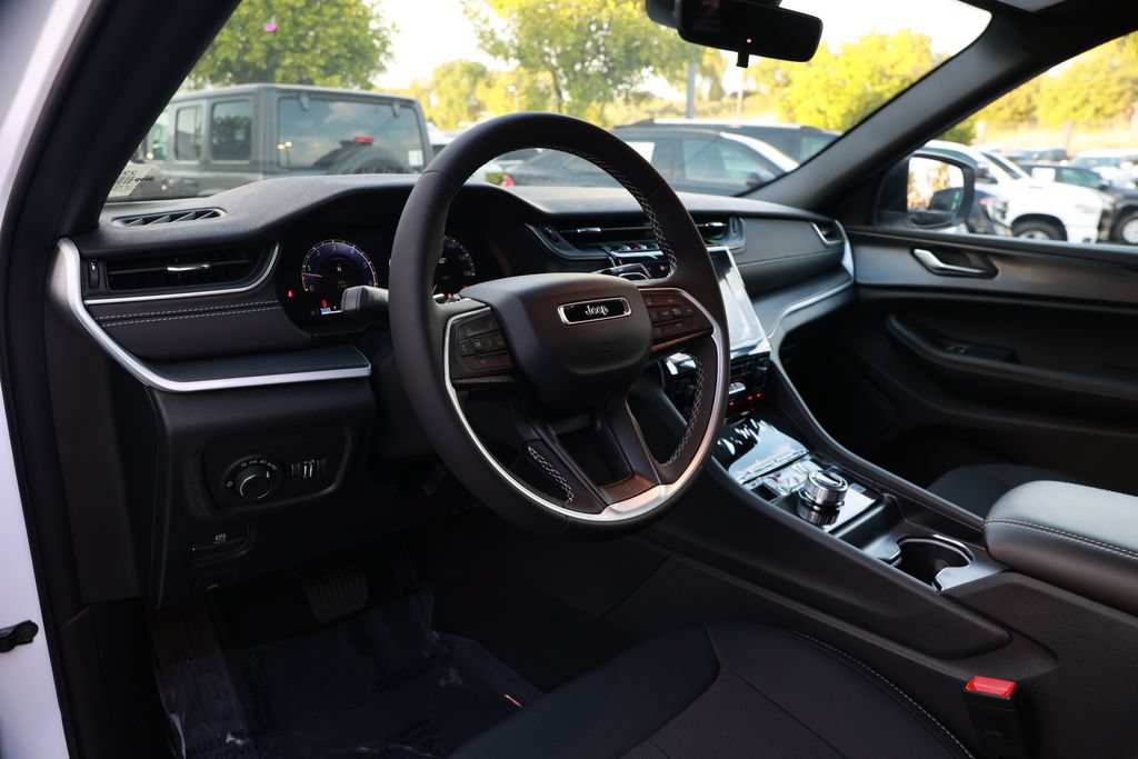 New 2026 Jeep Grand Cherokee Laredo RWD image 11