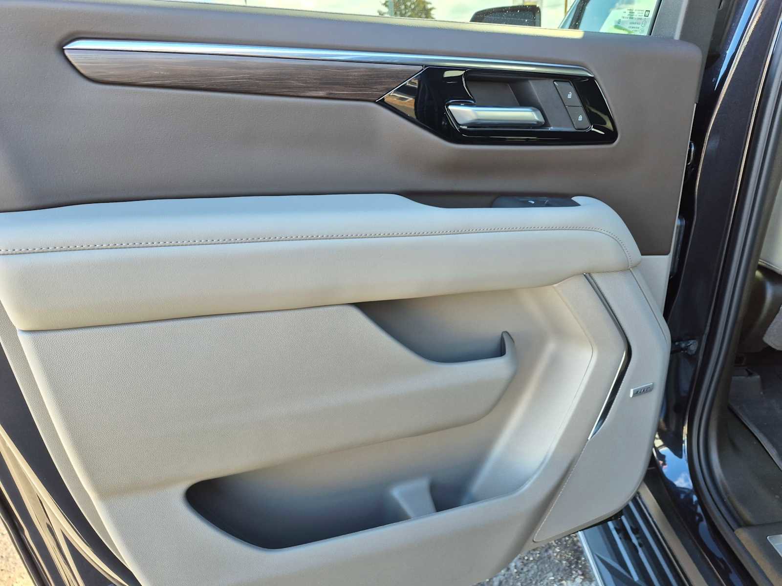 New 2026 Chevrolet Suburban LT w/ Comfort Package image 33