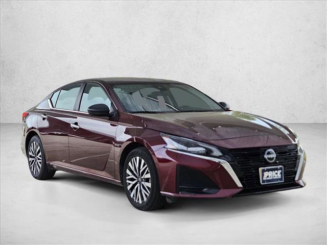 Used 2025 Nissan Altima 2.5 SV image 3