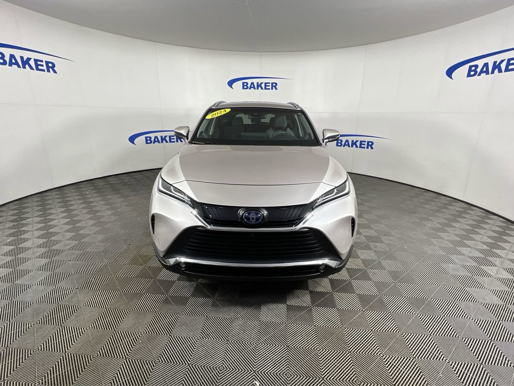 Used 2024 Toyota Venza Limited image 3