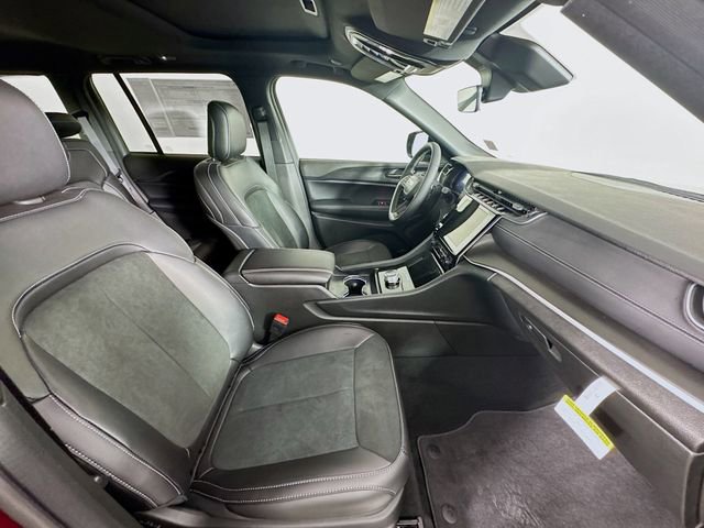 New 2025 Jeep Grand Cherokee Altitude image 30
