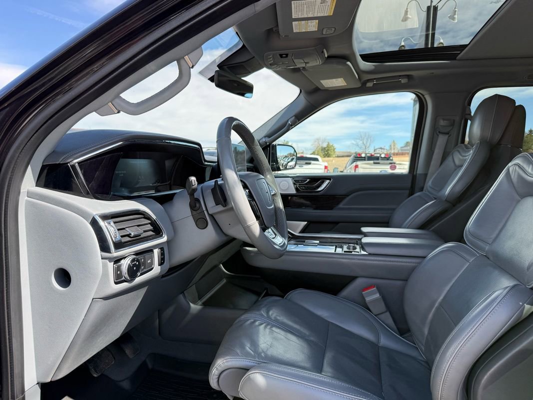 Used 2019 Lincoln Navigator Reserve image 13