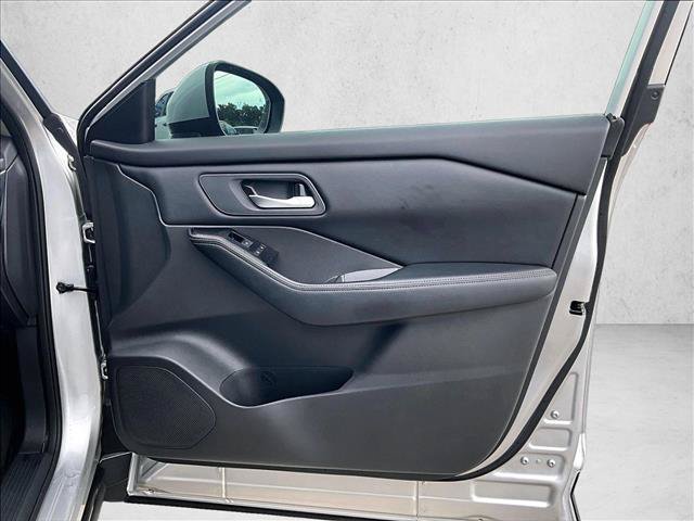 Used 2024 Nissan Rogue SV FWD image 18